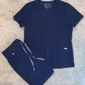 Figs scrub top